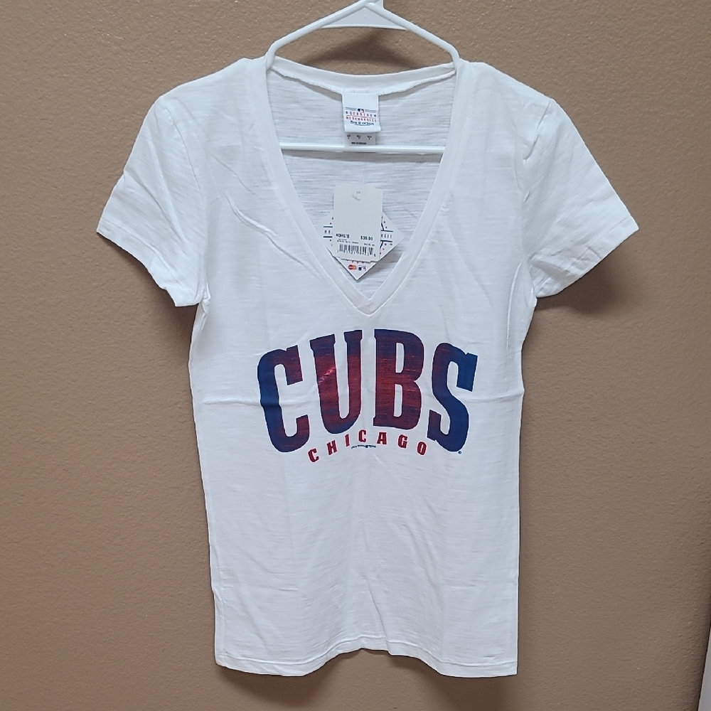NWT Genuine Merchandise Women's White Cubs V-Neck Tee ⚾️